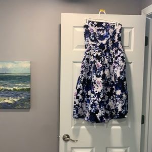 Strapless dress WITH POCKETS.